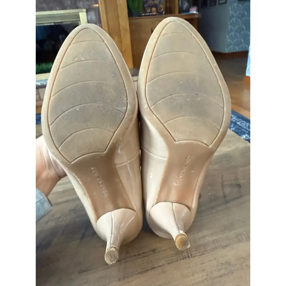 6/$25 Bandolino Beige Patent Leather Rounded Toe